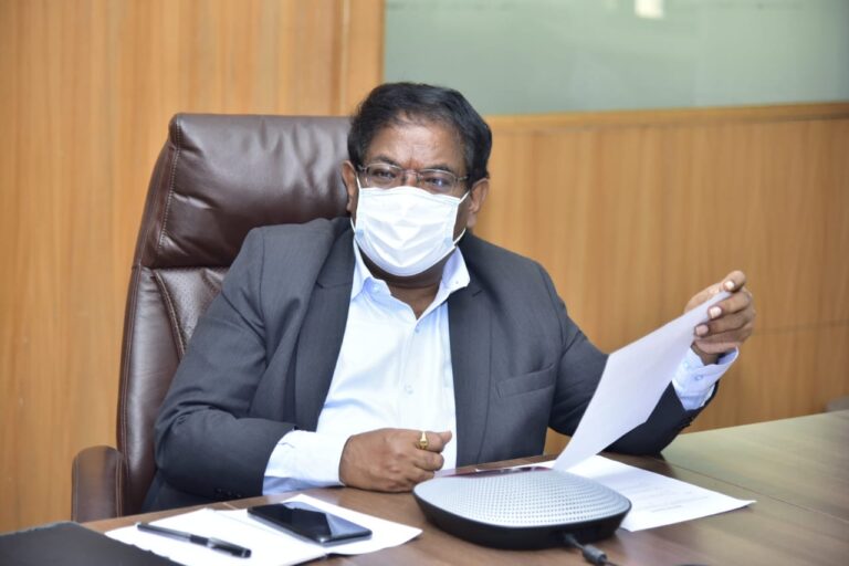 BBMP Commissioner orders removal of unauthorized TV cable, internet cable installed on poles and trees1