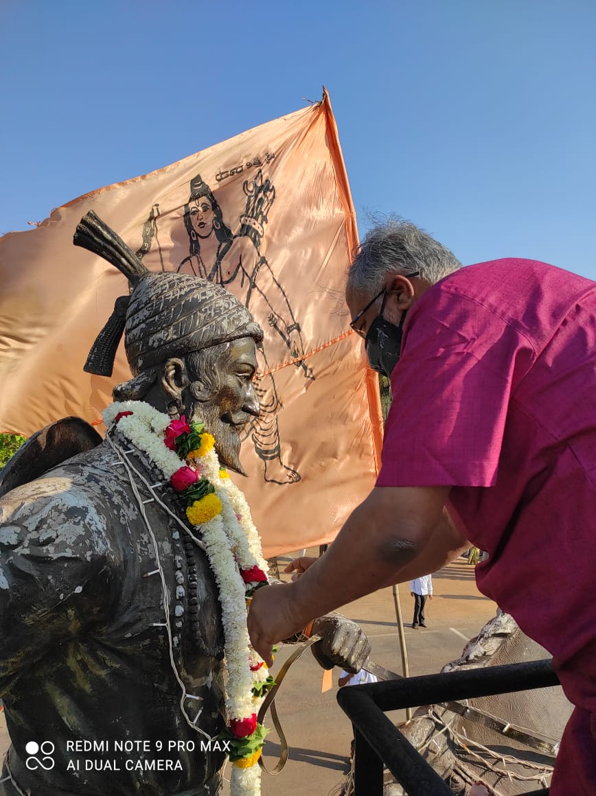 Suresh Kumar in Belagavi with Shivaji Maharaj Statue