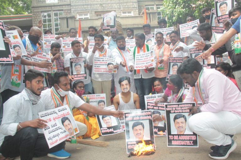 City Congress protests demanding arrest of Ramesh Jarkiholi