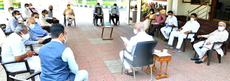 COVID-19 ಪರಿಹಾರ ಕಾರ್ಯಗಳಿಗಾಗಿ ಕರ್ನಾಟಕದ ಸಚಿವರಿಂದ ಒಂದು ವರ್ಷದ ವೇತನ ದೇಣಿಗೆ ನಿರ್ಧಾರ 3 CM covid review meeting1