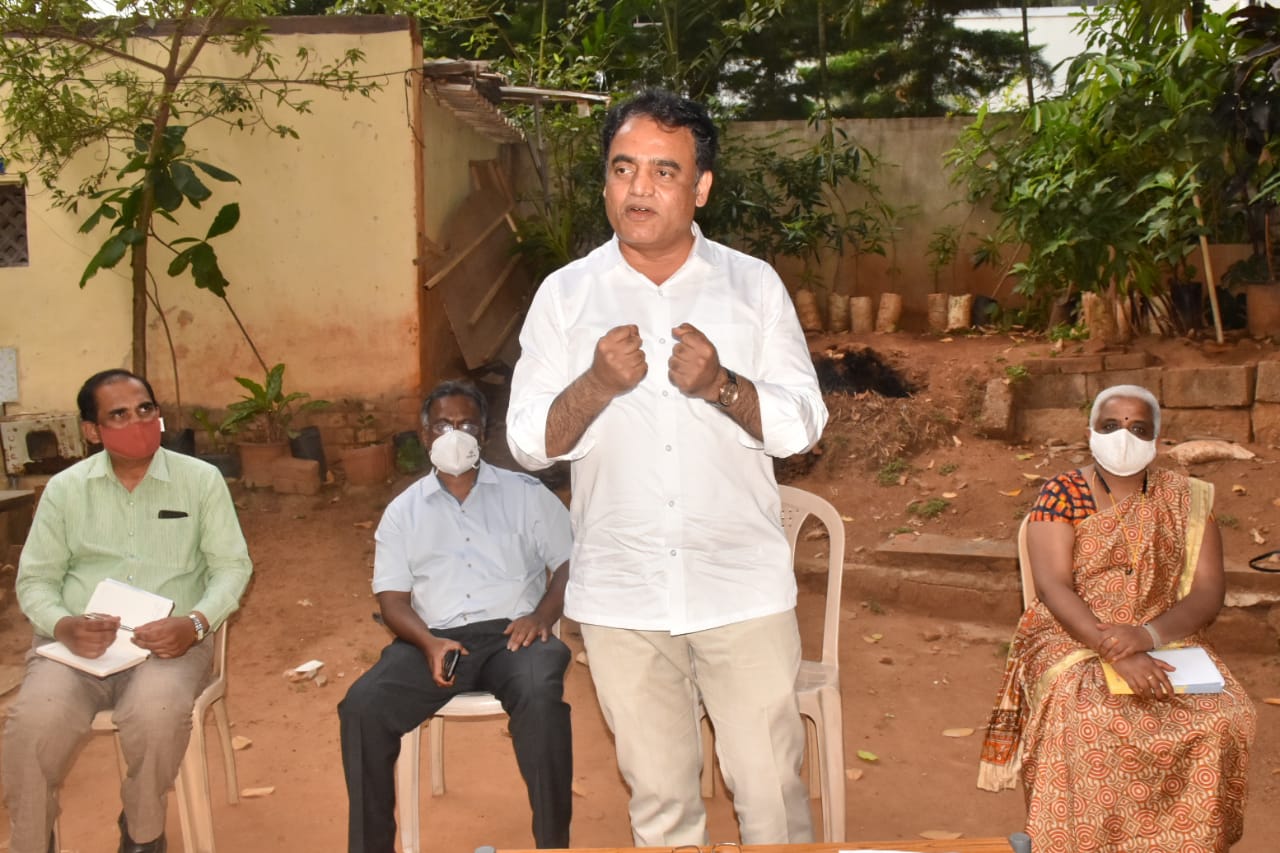 DCM Ashwathanarayana holding covid meeting of Malleshwaram1