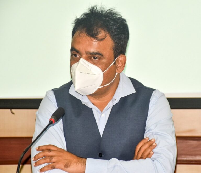 ಬಿಬಿಎಂಪಿ ಅಧಿಕಾರಿಗಳ ವಿಳಂಬ ನೀತಿಗೆ ಗುಡುಗಿದ ಡಿಸಿಎಂ 4 DCM west zone covid meeting1