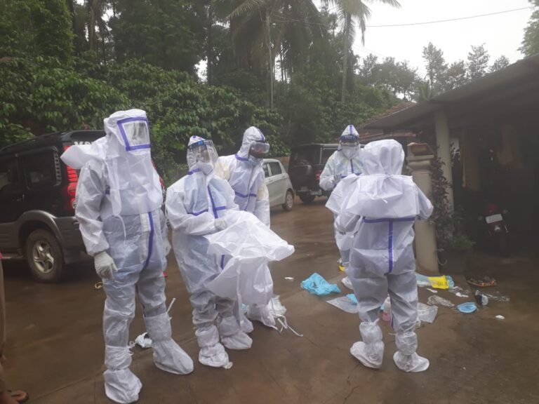 Journos in Karnataka's Kodagu don PPE, cremate ‘untouchable’ Covid body