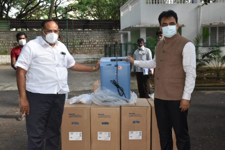 Karnataka DyCM hands over 5 each oxygen concentrators to Honnali & Ron