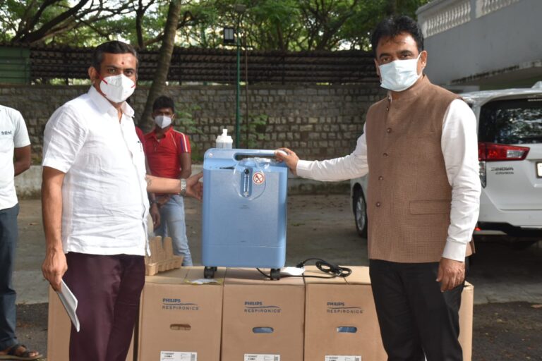 Karnataka DyCM hands over 5 oxygen concentrators for Byatrayanapura