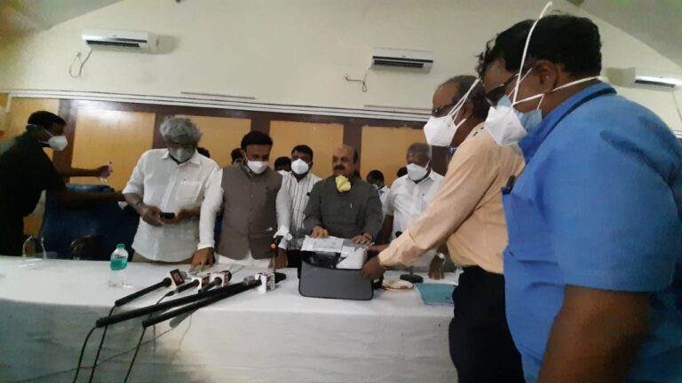 Karnataka Home Minister Basavaraj Bommai distributes semi-ventilator to Shiggavi