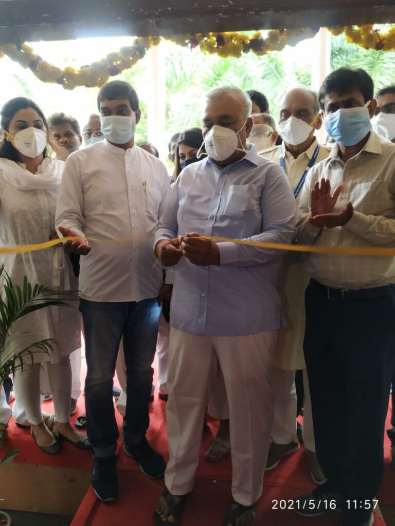 Ramalinga Reddy inaugurates 200 bed Covid Care Center in Koramangala2
