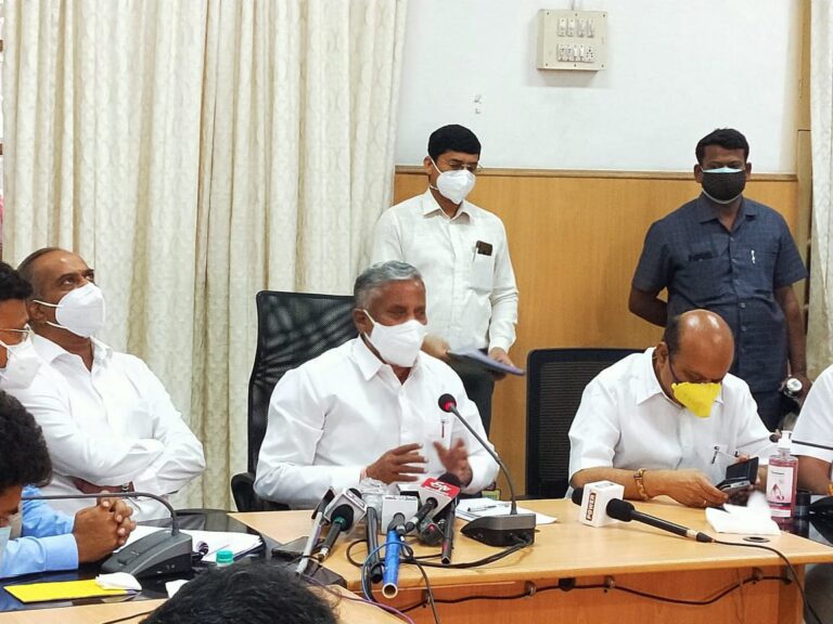 ಬೆಂಗಳೂರಿನಲ್ಲಿ 2400 ಆಕ್ಸಿಜನ್ ಸೌಲಭ್ಯದ ಹಾಸಿಗಳು ಸಿದ್ಧ: ಸೋಮಣ್ಣ 9 Somanna meeting with BBMP officials