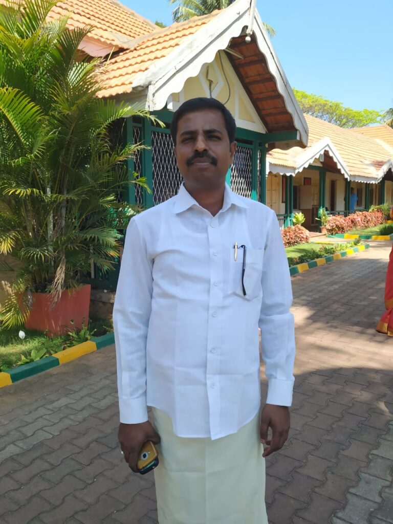 ತುಮಕೂರು ಜಿಲ್ಲಾ ವಾರ್ತಾಧಿಕಾರಿ ಡಿ. ಮಂಜುನಾಥ್ ನಿಧನ 7 Tumakuru Information officer D Manjunath dies due to breathing problem