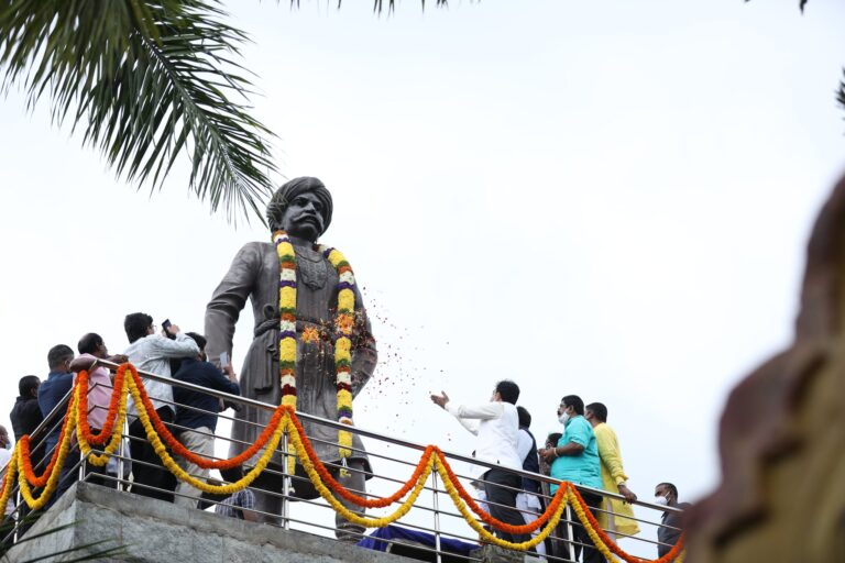 Karnataka DyCM pays homage to Kempegowda in Mehkri Circle