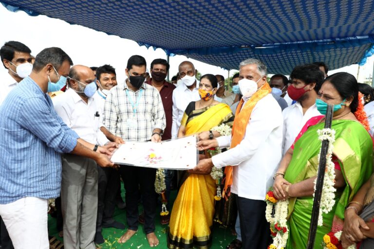Karnataka Housing Minister performs pooja for 200-bed Hospital in Pantharapalya