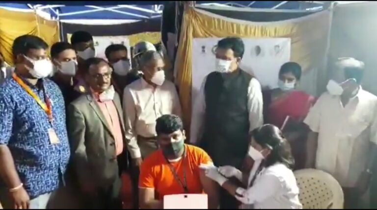 college students vaccination