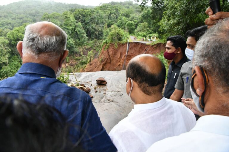 CM karwar flood inspection1