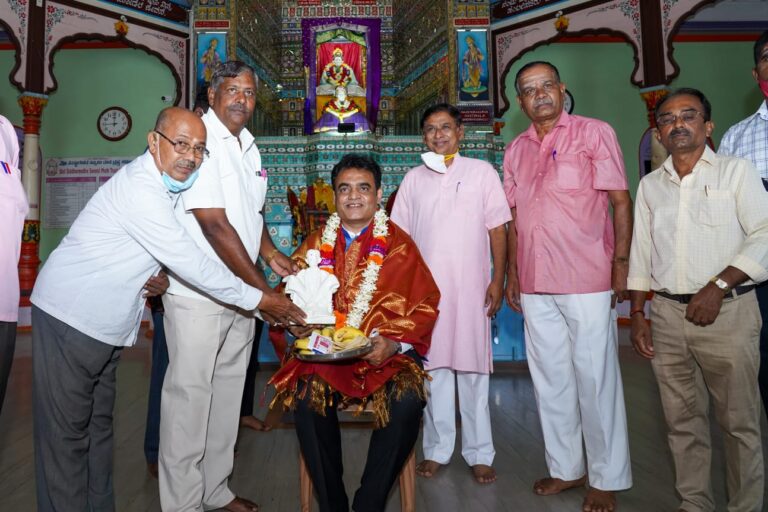 DCM ashwathnarayan at Hubali Mutt