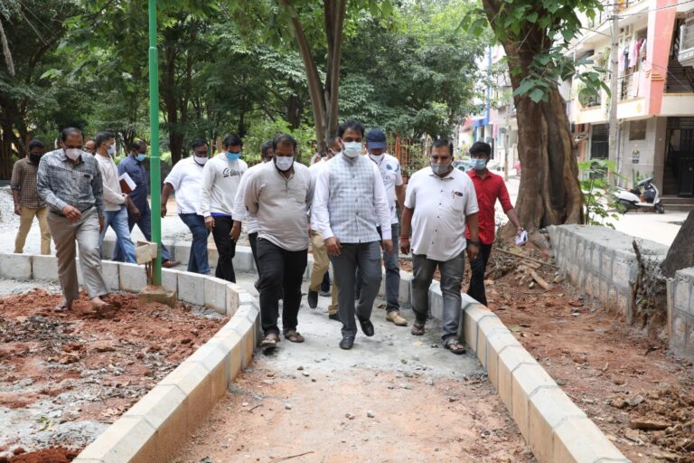 ಮಲ್ಲೇಶ್ವರ ಕ್ಷೇತ್ರದಲ್ಲಿ ಅಭಿವೃದ್ಧಿ ಕಾಮಗಾರಿ ಪರಿಶೀಲಿಸಿದ ಮಾಜಿ ಡಿಸಿಎಂ 7 Former DyCM inspects development work in Malleswaram