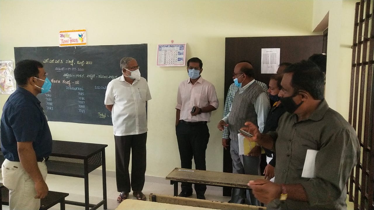 Karnataka Education Minister Suresh Kumar inspects SSLC Examination Center1