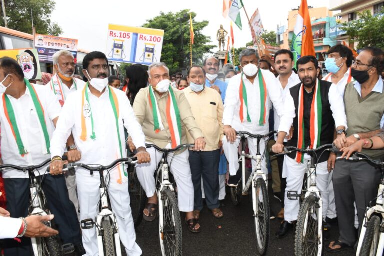 Karnataka congress Cycle Rally criticizing petrol, diesel, food price hikes in Mahalakshmi Layout