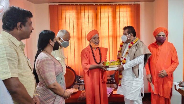 Karnataka's Former Home Minister MB Patil visits Belagavi's Naganoor Rudrakshamath