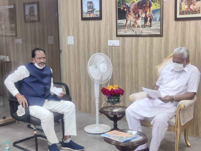 Prabhu Chavan meets Union Minister Purushotham Rupal