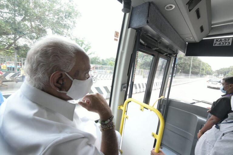 ಮುಖ್ಯಮಂತ್ರಿಳ ಭರವಸೆ: ಮುಂದಿನ 20 ವರ್ಷಗಳ ಕಾಲ ಬೆಂಗಳೂರಿನಲ್ಲಿ ಗುಂಡಿ ಮುಕ್ತ ರಸ್ತೆಗಳು 10 Yediyurappa Bengaluru city rounds on July 23, 2021......