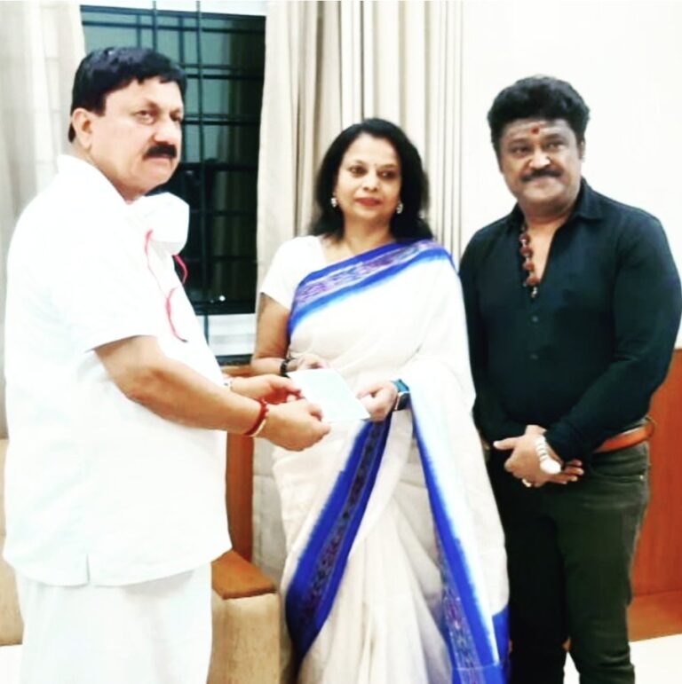 ಮೈಸೂರು ಅತ್ಯಾಚಾರ ಪ್ರಕರಣ: ನಟ ಜಗ್ಗೇಶ್ ರಿಂದ ಪೊಲೀಸರಿಗೆ 1 ಲಕ್ಷ ರೂ ಬಹುಮಾನ 10 Mysore Gang rape: Actor Jaggesh donates Rs 1 lakh for Mysore cops