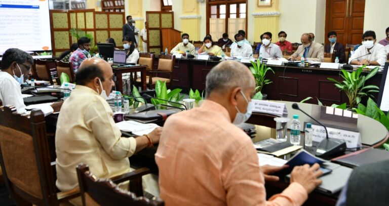 ಪರಿಶಿಷ್ಟ ಜಾತಿ ಮತ್ತು ಪಂಗಡದವರ ಮೇಲಿನ ದೌರ್ಜನ್ಯ: ಬಾಕಿ ಪ್ರಕರಣ ಶೀಘ್ರ ಇತ್ಯರ್ಥಕ್ಕೆ ಕ್ರಮ ವಹಿಸಲು ಮುಖ್ಯಮಂತ್ರಿ ಸೂಚನೆ 8 Atrocities on Scheduled Castes and Tribes: Karnataka Chief Minister instructs for speedy disposal of pending case