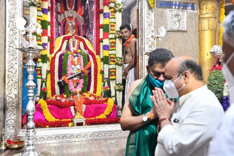 ಅಂತರರಾಜ್ಯ ಜಲವಿವಾದ: ದೆಹಲಿಯಲ್ಲಿ ಕಾನೂನು ತಜ್ಞರೊಂದಿಗೆ ಸಭೆ: 3 Cm at Raghavendra Swami mutt