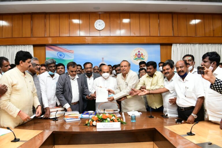 Delegation demands not to include strong community into class 2A in Karnataka