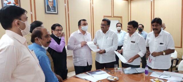 Karnataka BJP delegation requests to cancel notification of non-supply of power for apartments which do not have occupancy certificate