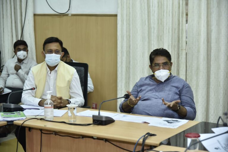 ಬಿಬಿಎಂಪಿ ವೈದ್ಯರಿಂದ ಪ್ರತಿ ಮನೆಯಲ್ಲಿಯೂ ಉಚಿತ ಕೋವಿಡ್ ಟೆಸ್ಟ್: ಕಂದಾಯ ಸಚಿವ ಆರ್ ಅಶೋಕ 1 BBMP doctors to visit every house to screen people for Covid