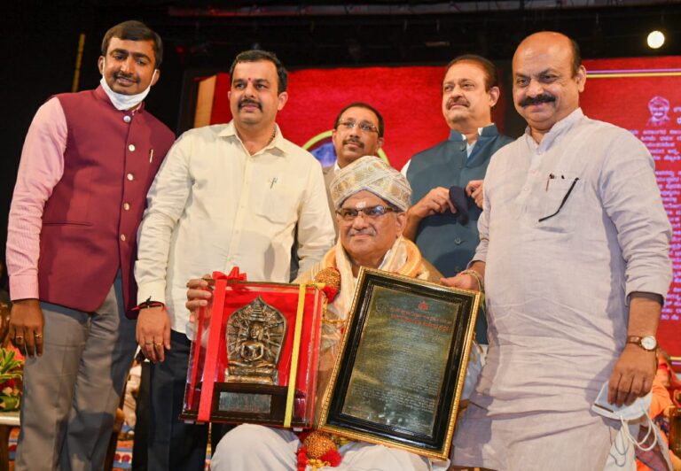 community grows very rich if importance of mother tongue is Realized Karnataka Chief Minister