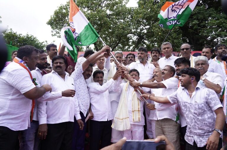 JDS leader Hanumanthegowda, former deputy mayor Anand M joins Congress