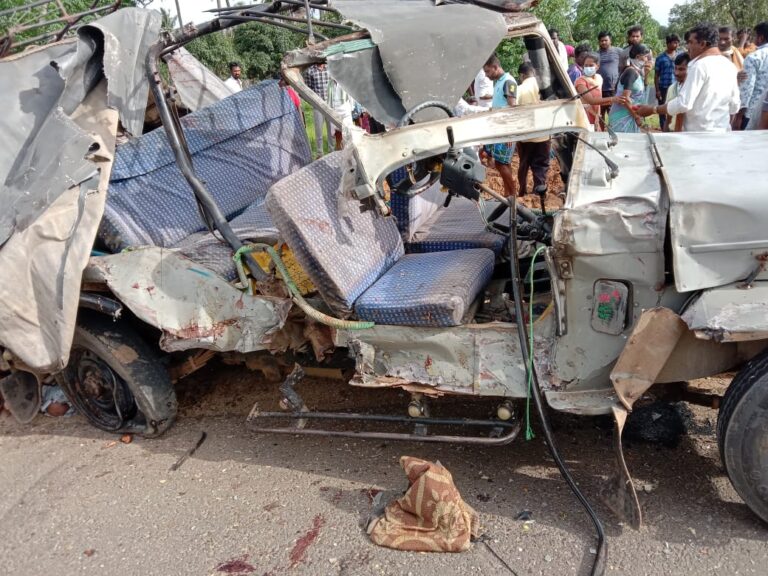 Jeep lorry collides near Chintamani eight killed