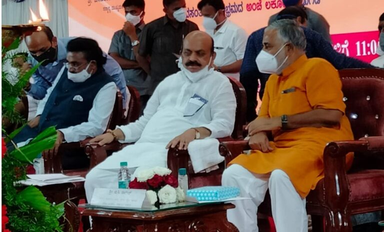 Karantaka's Education Minister congratulated CM, Transport Minister for solving Student's bus pass issue