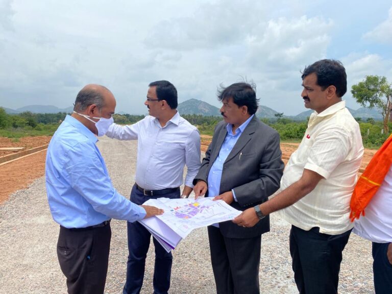 PROVIDE WORLD CLASS INFRASTRUCTURE FACILITIES IN INDUSTRIAL AREAS, NIRANI TO OFFICIALS