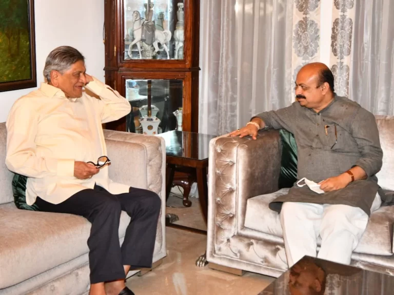 ಕರ್ನಾಟಕ: ಮಾಜಿ ಸಿಎಂ ಎಸ್ ಎಂ ಕೃಷ್ಣ ತೀವ್ರ ಉಸಿರಾಟದ ಸೋಂಕಿನಿಂದ ಬಳಲುತ್ತಿದ್ದಾರೆ; ಮಣಿಪಾಲ್ ಆಸ್ಪತ್ರೆಗೆ ದಾಖಲ 4 sm-krishna-cm-4