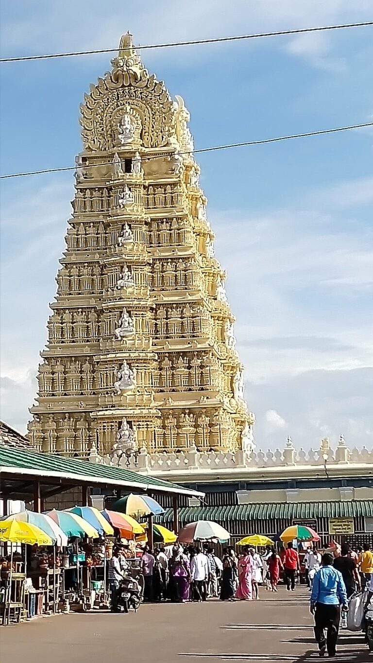 Minister ST Somashekhar directs keep Chamundeshwari Temple open till 10 pm, today and Tomorrow