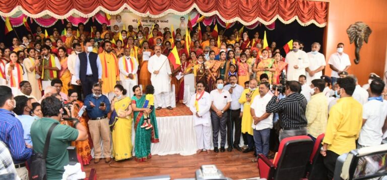 Cm at Hubli Matad matad kannada event1