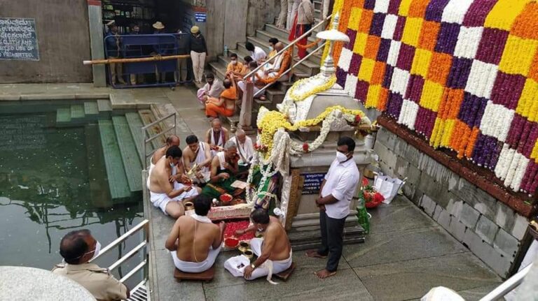 ಕಾವೇರಿ ತೀರ್ಥೋದ್ಭವವನ್ನು ಕಣ್ತುಂಬಿಕೊಂಡ ಸಚಿವ ಡಾ. ನಾರಾಯಣಗೌಡ 3 Karnataka Minister Narayana Gowda witnesses Talacauvery Teerthodbhava for the first time