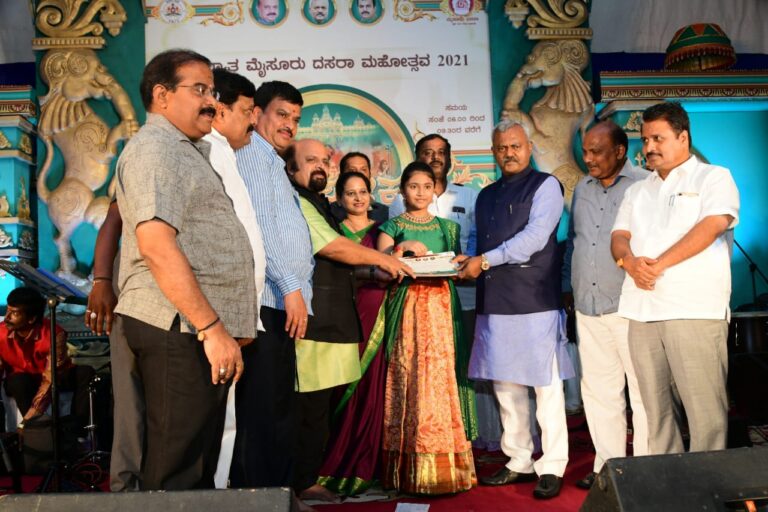 ಸಂಗೀತ ಪ್ರಿಯರ ಮನಗೆದ್ದ ಸವಿಗಾನಲಹರಿ ಸುಗಮ ಸಂಗೀತ ಕಾರ್ಯಕ್ರಮ 1 Saviganalahari music concert for music lovers in Mysuru