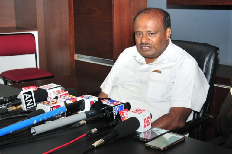 Who is Siddaramaiah questions Kumarswamy