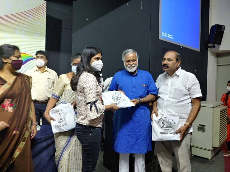 ಸಾರ್ವಜನಿಕರ ಸೇವಾ ತೃಪ್ತಿಯ ಸಮೀಕ್ಷೆ ಹಾಗೂ ಸೇವೆಗಳ ವಿಲೇವಾರಿಗಾಗಿ - ಸಕಾಲ ಮಿತ್ರ 1 For Public Service Satisfaction Survey and Disposal of Services - Sakala Mitra