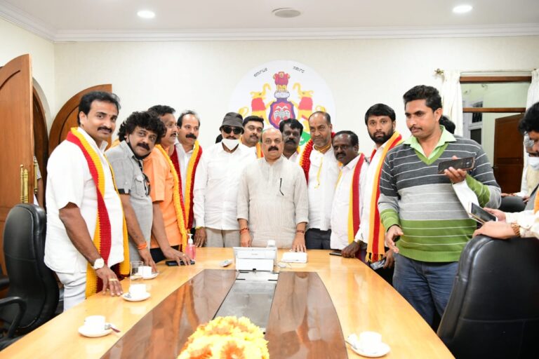 ಕನ್ನಡ ಪರ ಸಂಘಟನೆಗಳಿಂದ ನಾಳಿನ ಕರ್ನಾಟಕ ಬಂದ್ ಹಿಂಪಡೆ 1 Pro-Kannada organisations withdraw tomorrow's Karnataka bandh