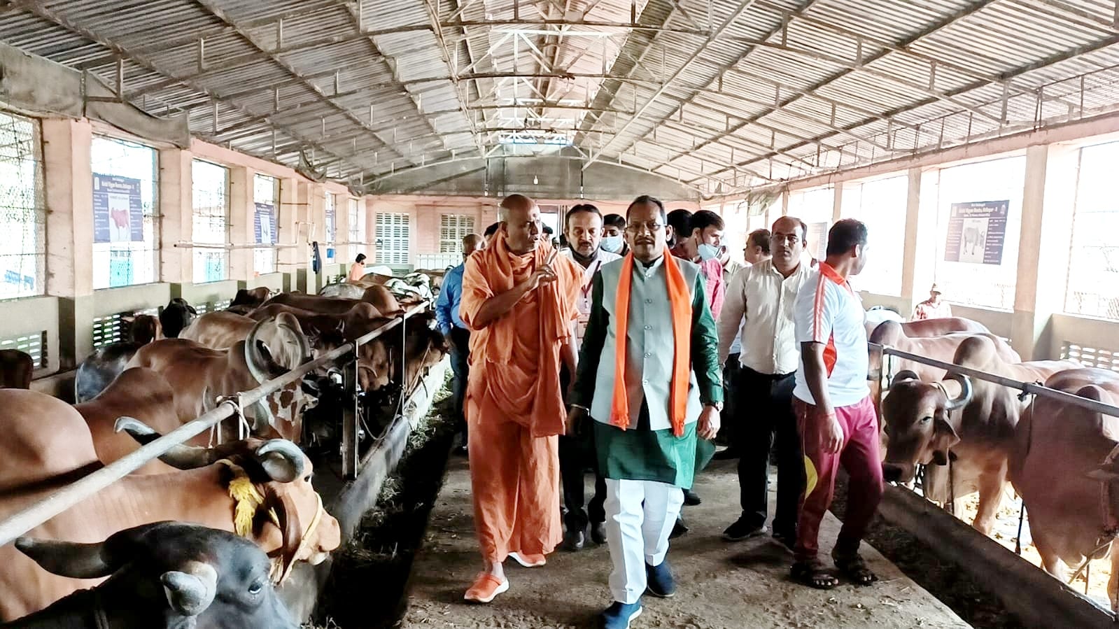 Karnataka Animal Husbandry Minister Visit Kolhapur's kaneri math