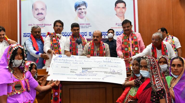 ಕಂದಾಯ ಗ್ರಾಮಗಳಾಗಿ ಲಂಬಾಣಿ ತಾಂಡಗಳ ಪರಿವರ್ತನೆ: ಸರ್ವೇ ಕಾರ್ಯ ಚುರುಕುಗೊಳಿಸಲು ಕ್ರಮ- ಮುಖ್ಯಮಂತ್ರಿ ಬಸವರಾಜ ಬೊಮ್ಮಾಯಿ 9 Conversion of Lambani Thandas into Revenue villages: Survey to be speeded up: CM BommaiConversion of Lambani Thandas into Revenue villages: Survey to be speeded up: CM Bommai