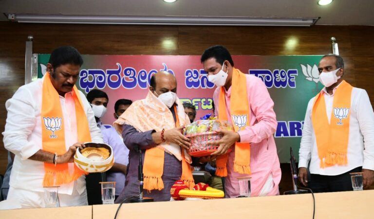 ಬಿಬಿಎಂಪಿ ಚುನಾವಣೆಯಲ್ಲಿ ಭಾಜಪ ಪಕ್ಷ ಗೆಲ್ಲುವ ಆತ್ಮವಿಶ್ವಾಸವಿದೆ: ಮುಖ್ಯಮಂತ್ರಿ ಬಸವರಾಜ ಬೊಮ್ಮಾಯಿ 1 BJP is confident of winning BBMP election Chief Minister Basavaraj Bommai BJP party office on completion of six months as CM