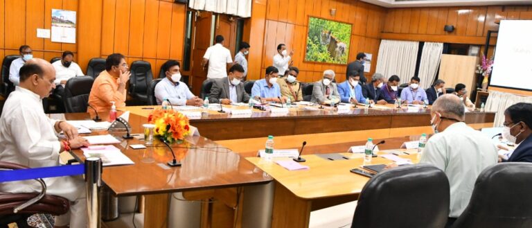 Karnataka govt decides to shut schools in Bengaluru, imposes weekend curfew