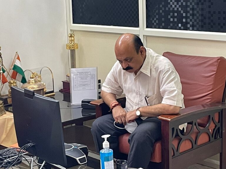 Covid-19: ಕರ್ನಾಟಕವು ವಾರಾಂತ್ಯ ಮತ್ತು ರಾತ್ರಿ ಕರ್ಫ್ಯೂ ಅನ್ನು ಜನವರಿ 31 ರವರೆಗೆ ವಿಸ್ತರಿಸಿದೆ 6 Covid shadow: Karnataka extends weekend and night curfew till Jan 31