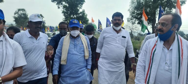 ಮೇಕೆದಾಟು ಪಾದಯಾತ್ರೆ : ಜ್ವರದ ಹಿನ್ನೆಲೆಯಲ್ಲಿ ಮಧ್ಯಾಹ್ನದ ಊಟದ ನಂತರ ನಗರಕ್ಕೆ ವಾಪಸಾದ ಸಿದ್ದರಾಮಯ್ಯ 9 Kannada TV channels spin yarn about Siddaramaiah getting fever after taking 3rd (precautionary) vaccine dose