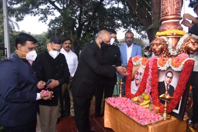 Republic Day IAS officer, Administrator hoists Flag at BBMP headquarters